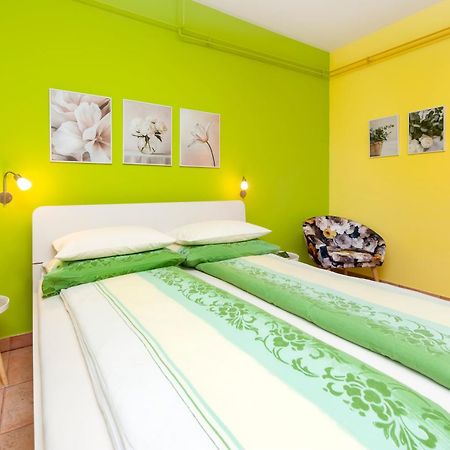 Apartments Erik B&B Adults Only Rovigno Esterno foto