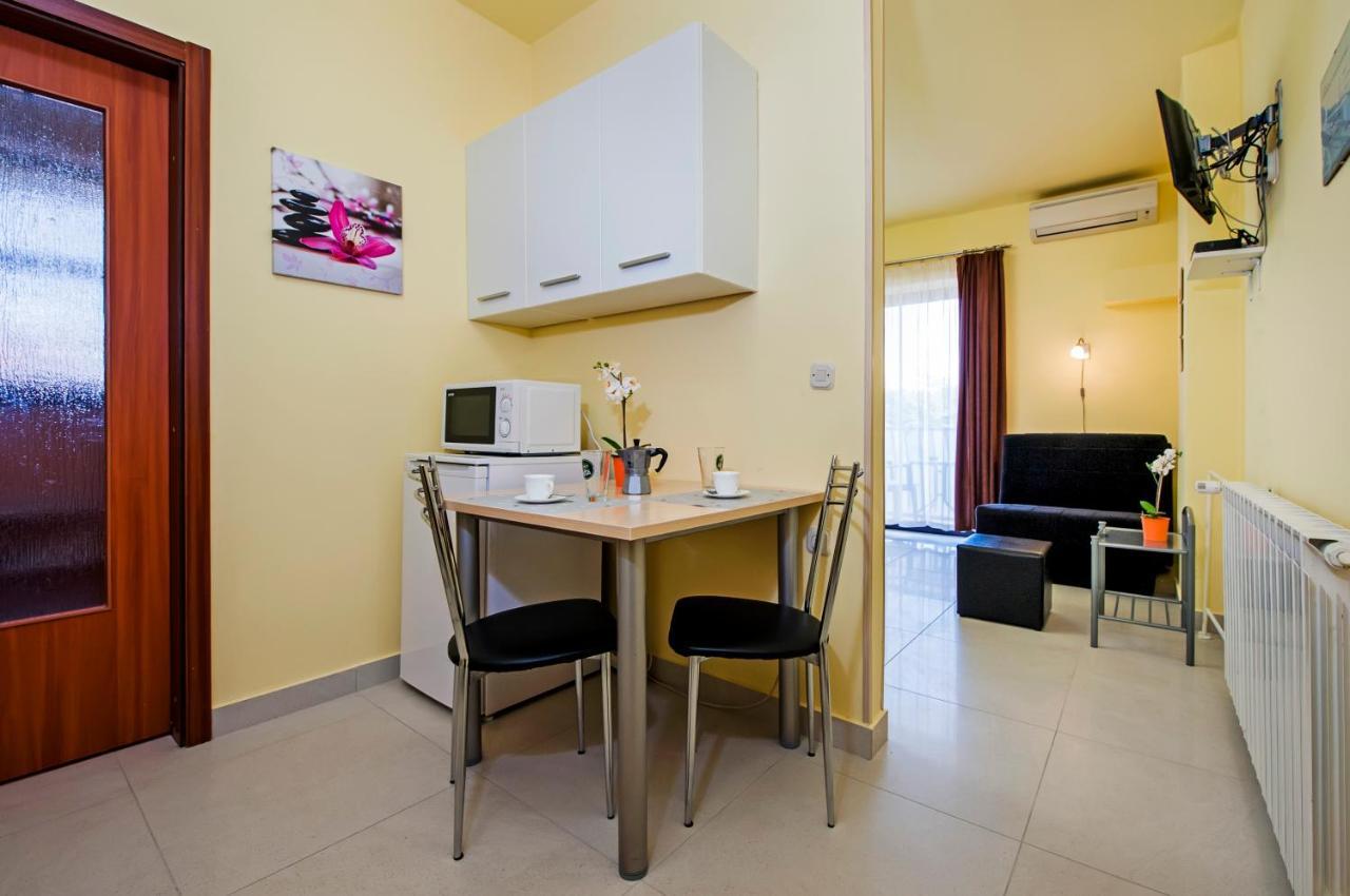Apartments Erik B&B Adults Only Rovigno Esterno foto