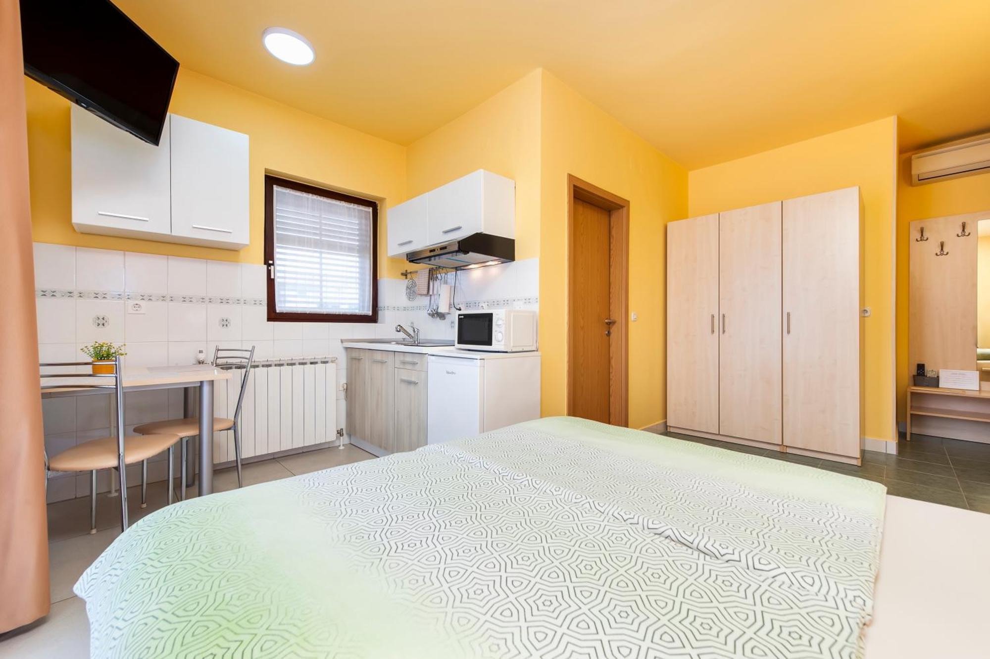 Apartments Erik B&B Adults Only Rovigno Esterno foto