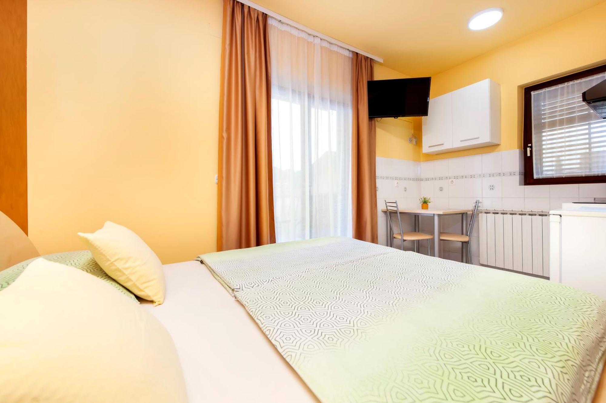 Apartments Erik B&B Adults Only Rovigno Esterno foto