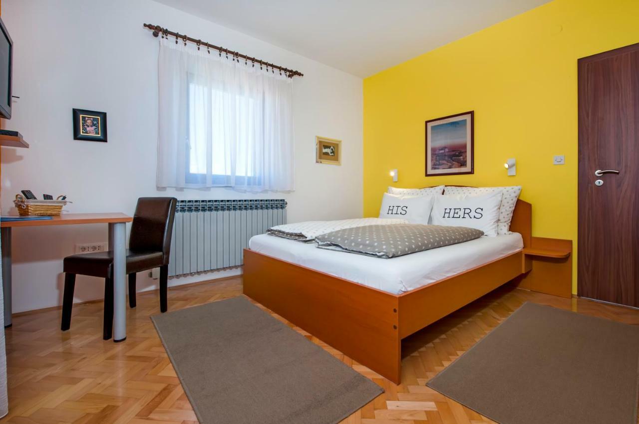 Apartments Erik B&B Adults Only Rovigno Esterno foto