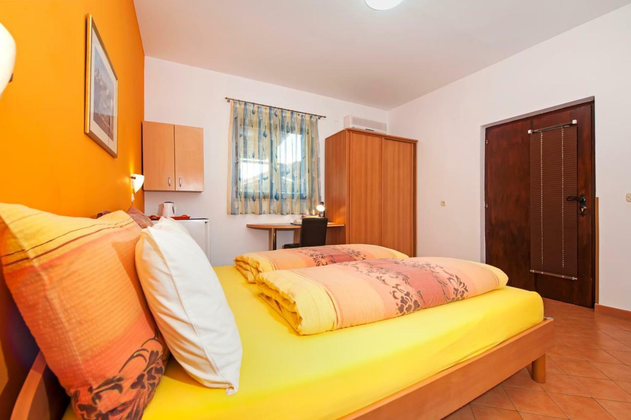 Apartments Erik B&B Adults Only Rovigno Esterno foto