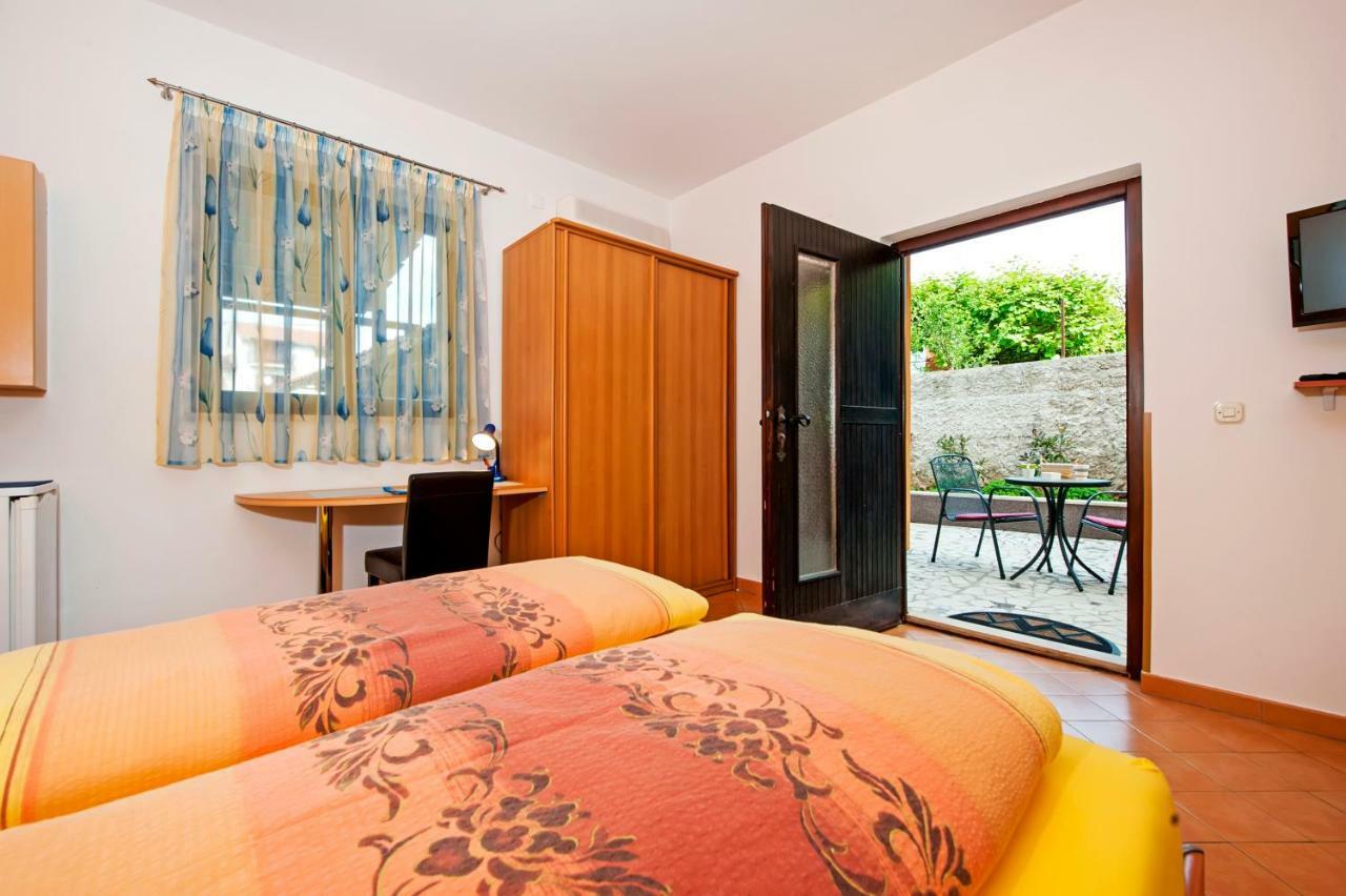 Apartments Erik B&B Adults Only Rovigno Esterno foto