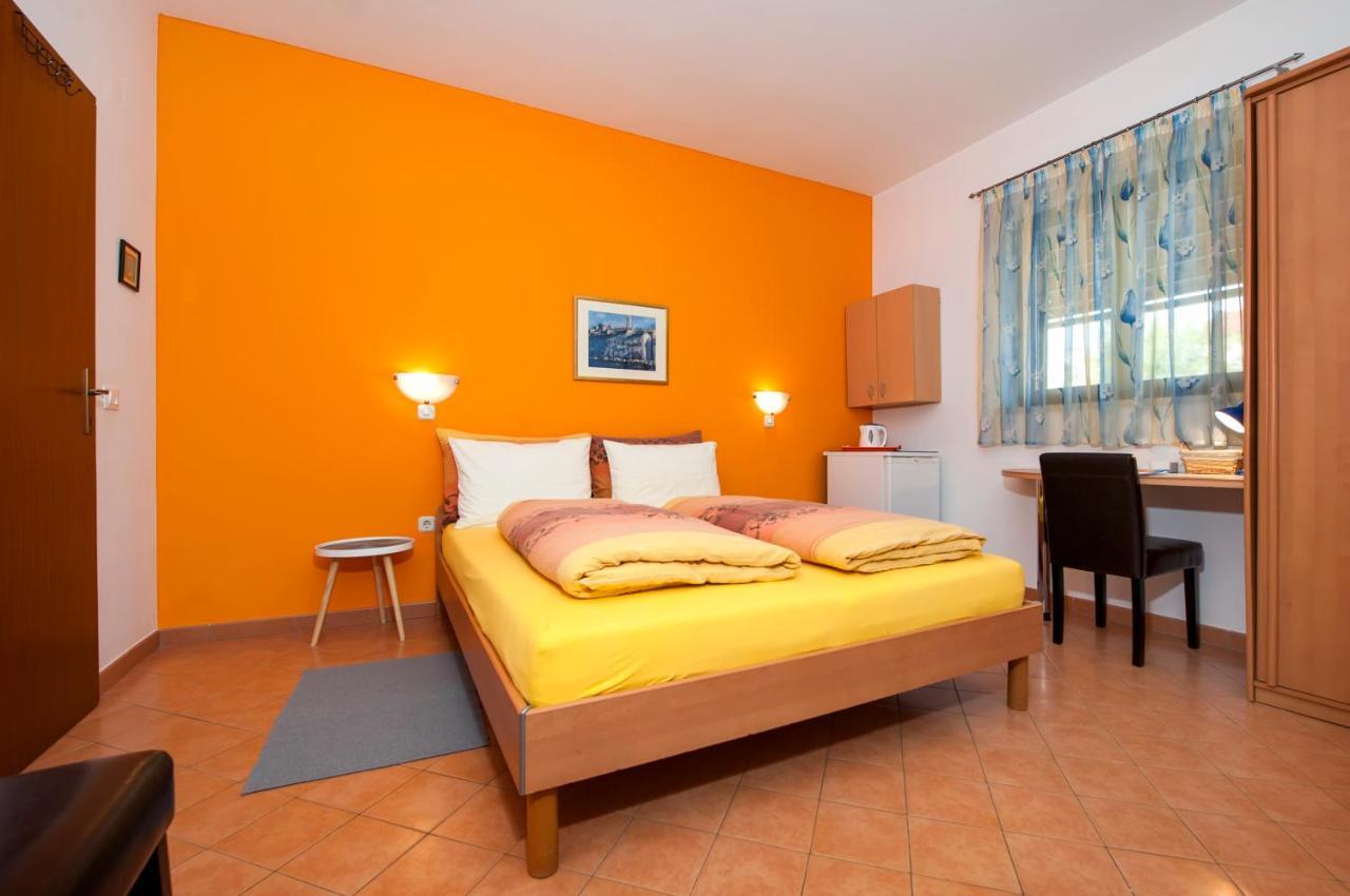 Apartments Erik B&B Adults Only Rovigno Esterno foto